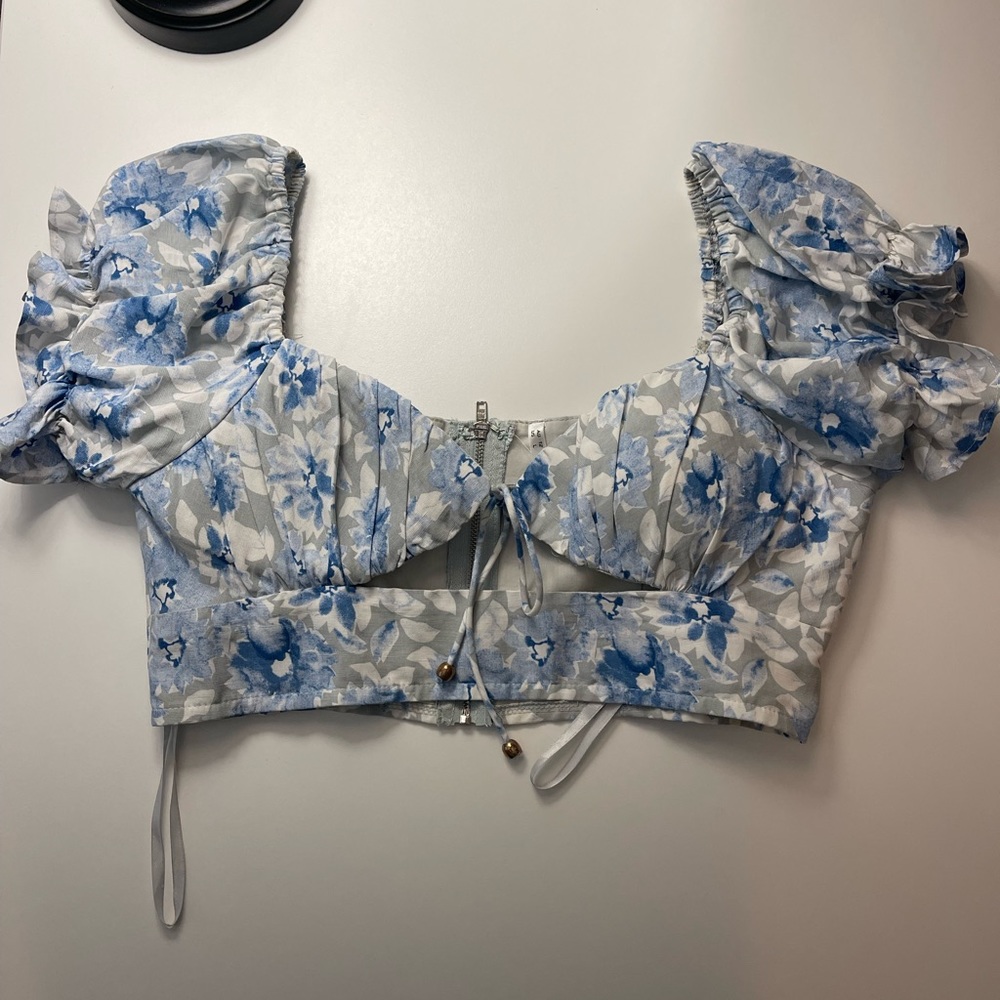 Hello Molly Indikah blue floral cropped shirt